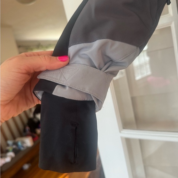 Obermeyer Mach ski coat teen size XS6-7 - Picture 4 of 10